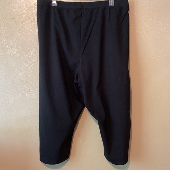 Catherine’s Suprema Collection 6X black stretchy Capris plaid leg design - Picture 3 of 5